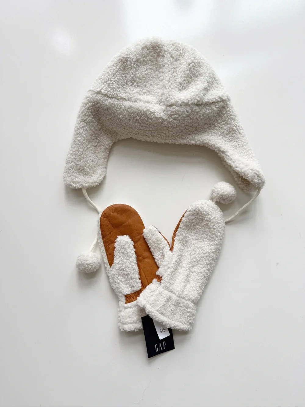NWT GAP Sherpa Trapper Hat and Mittens Set Cream
